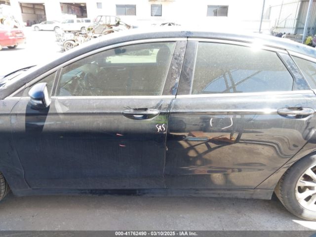 3FA6P0HD9HR196910 Ford FUSION SE