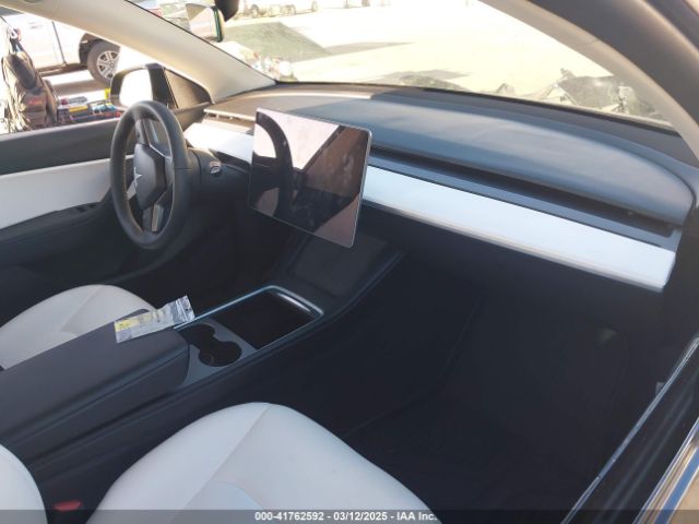 7SAYGDEF0NF447541 Tesla Model Y Performance Dual Motor All-wheel Drive