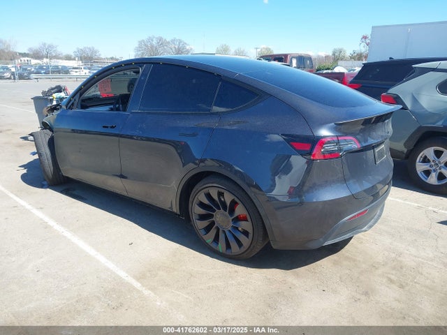2024 TESLA MODEL Y 7SAYGDEF1RA329825 Photo 2