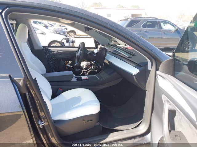 2024 TESLA MODEL Y 7SAYGDEF1RA329825 Photo 4