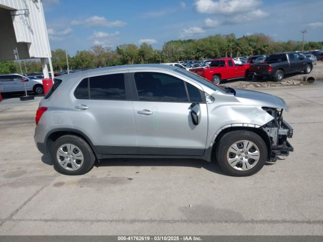 3GNCJKSB4JL147759 Chevrolet TRAX LS