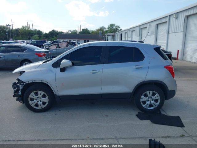 3GNCJKSB4JL147759 Chevrolet TRAX LS