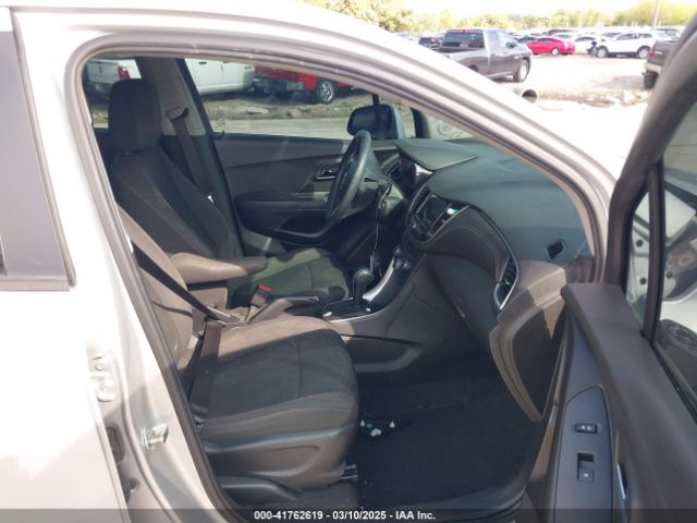 3GNCJKSB4JL147759 Chevrolet TRAX LS