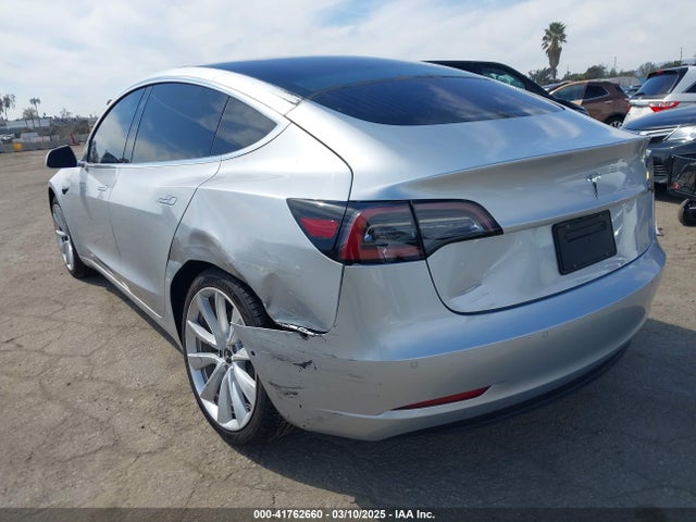2018 TESLA MODEL 3 5YJ3E1EA3JF024317 Photo 2