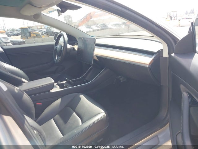 2018 TESLA MODEL 3 5YJ3E1EA3JF024317 Photo 4
