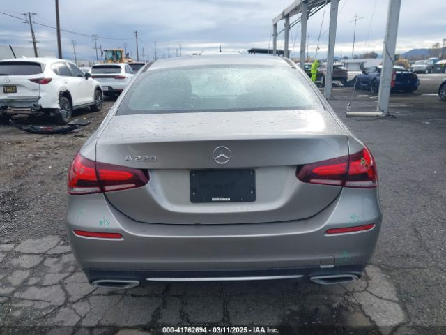 WDD3G4EB5KW035178 Mercedes-Benz A 220