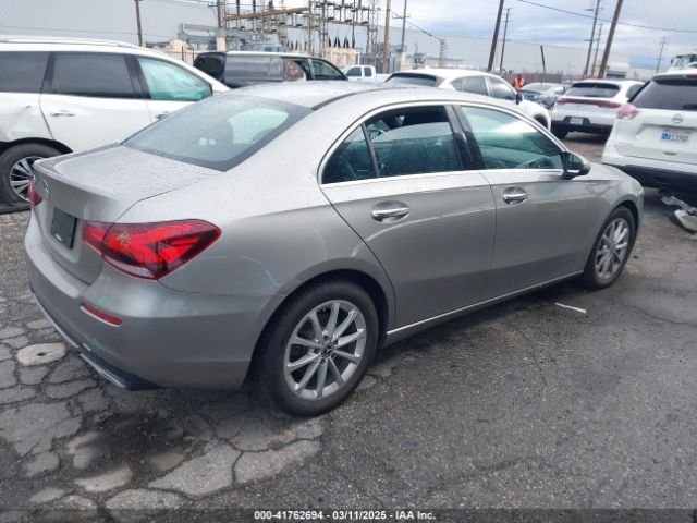 WDD3G4EB5KW035178 Mercedes-Benz A 220