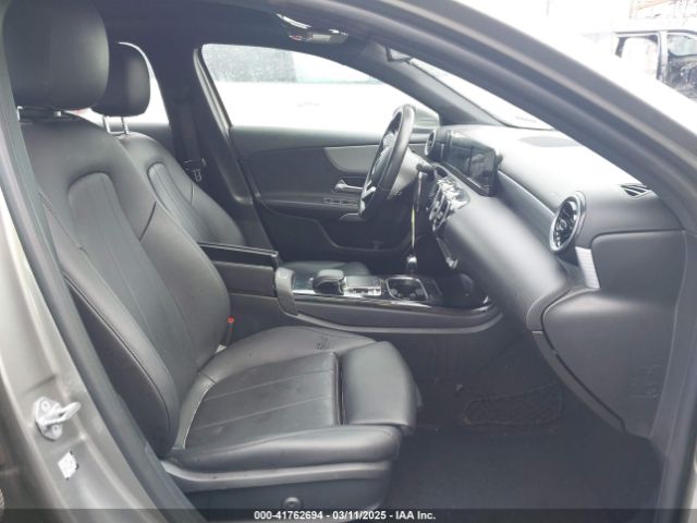 WDD3G4EB5KW035178 Mercedes-Benz A 220
