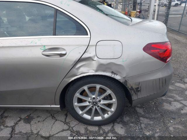 WDD3G4EB5KW035178 Mercedes-Benz A 220