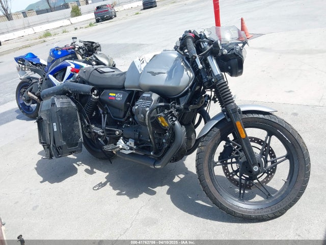 2022 MOTO GUZZI V7 ZGUKZUA01NM000736