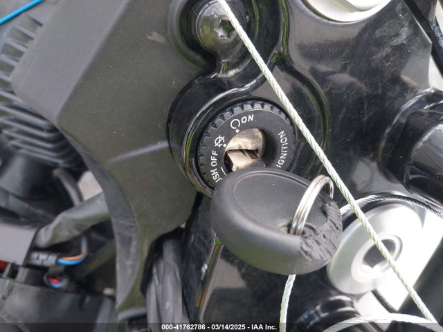 2022 MOTO GUZZI V7 ZGUKZUA01NM000736 Photo 10