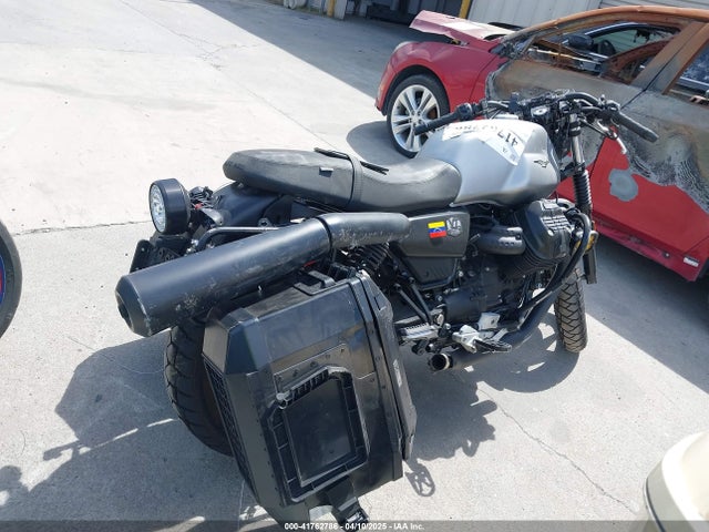 2022 MOTO GUZZI V7 ZGUKZUA01NM000736 Photo 3