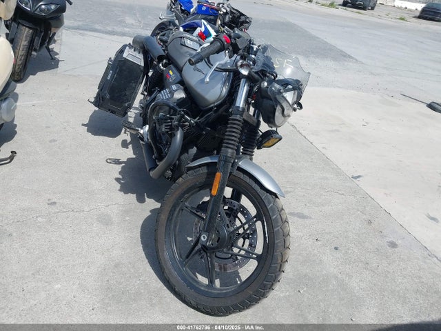 2022 MOTO GUZZI V7 ZGUKZUA01NM000736 Photo 4
