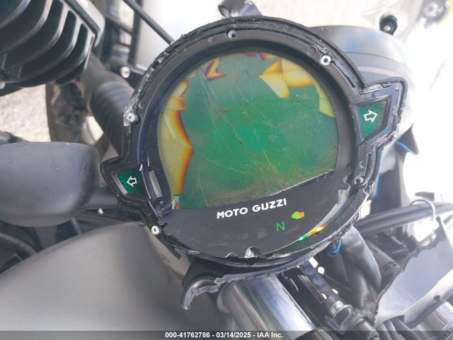 2022 MOTO GUZZI V7 ZGUKZUA01NM000736 Photo 6