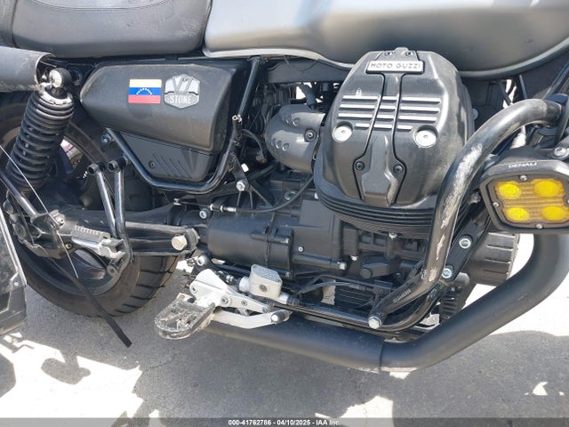 2022 MOTO GUZZI V7 ZGUKZUA01NM000736 Photo 7