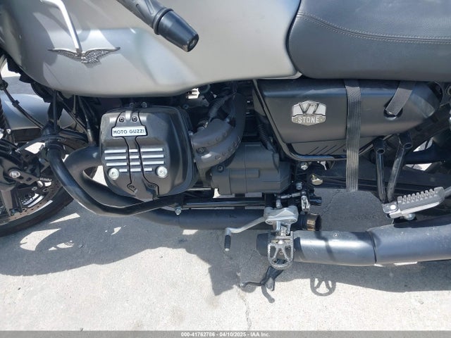2022 MOTO GUZZI V7 ZGUKZUA01NM000736 Photo 8