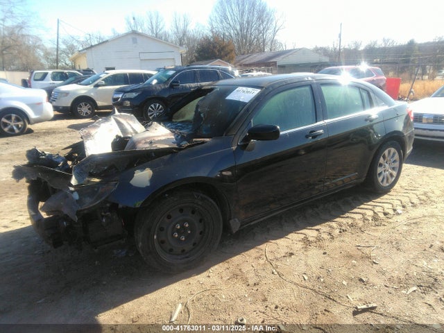 1C3CCBAB5EN146666 Chrysler 200 LX