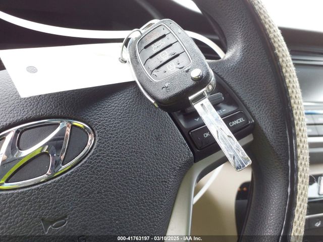 KM8J23A48GU238176 Hyundai TUCSON SE