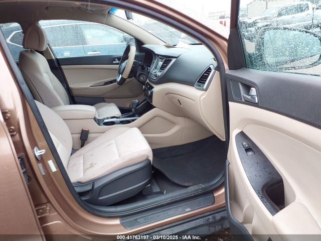 KM8J23A48GU238176 Hyundai TUCSON SE