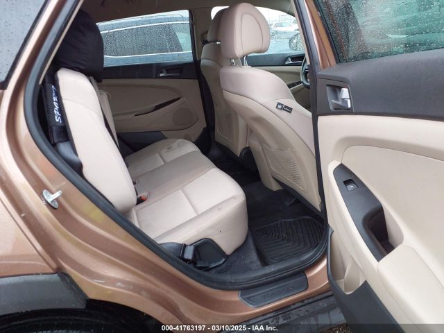 KM8J23A48GU238176 Hyundai TUCSON SE