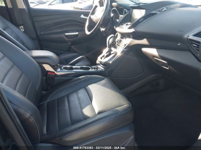 1FMCU9J95EUC65558 Ford Escape Titanium