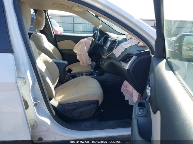 1C4PJMAB2GW251807 Jeep Cherokee Sport