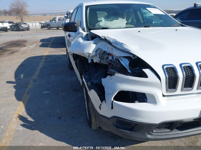 1C4PJMAB2GW251807 Jeep Cherokee Sport