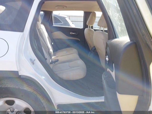 1C4PJMAB2GW251807 Jeep Cherokee Sport