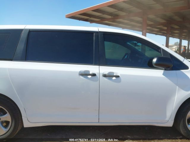 5TDZZ3DC2HS771930 Toyota Sienna L 7 Passenger