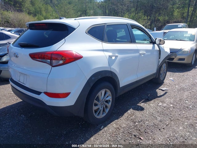 KM8J33A48GU089197 Hyundai TUCSON SE