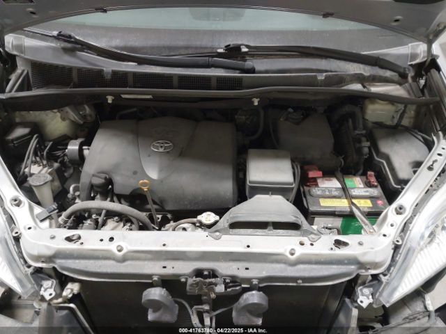 5TDKZ3DC4JS948422 Toyota Sienna Le 8 Passenger