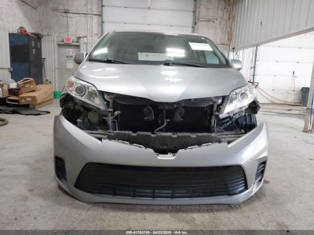 5TDKZ3DC4JS948422 Toyota Sienna Le 8 Passenger