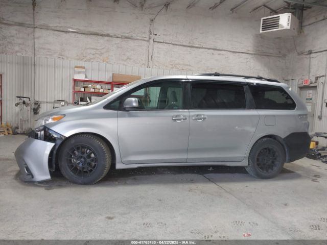 5TDKZ3DC4JS948422 Toyota Sienna Le 8 Passenger