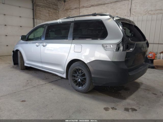5TDKZ3DC4JS948422 Toyota Sienna Le 8 Passenger