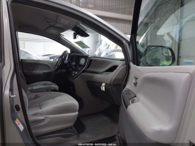 5TDKZ3DC4JS948422 Toyota Sienna Le 8 Passenger