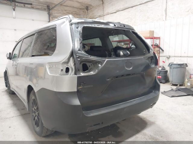 5TDKZ3DC4JS948422 Toyota Sienna Le 8 Passenger