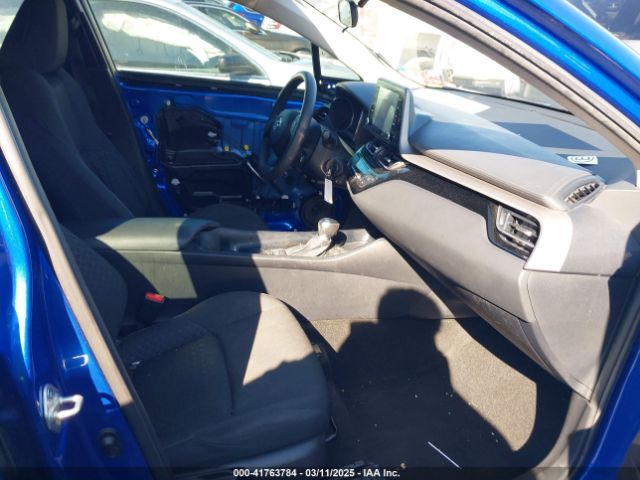NMTKHMBXXLR108905 Toyota C-HR LE
