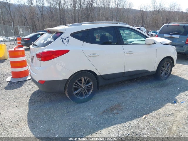 KM8JU3AG1FU112289 Hyundai TUCSON SE