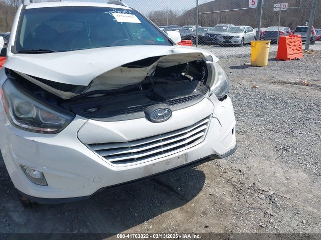 KM8JU3AG1FU112289 Hyundai TUCSON SE