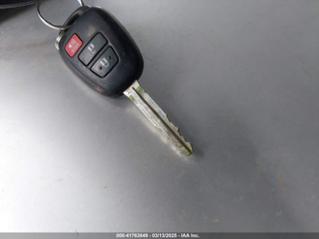 JTMZFREV1HJ125822 Toyota RAV4 LE