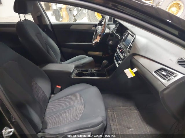 5NPE24AF7JH697276 Hyundai SONATA SE