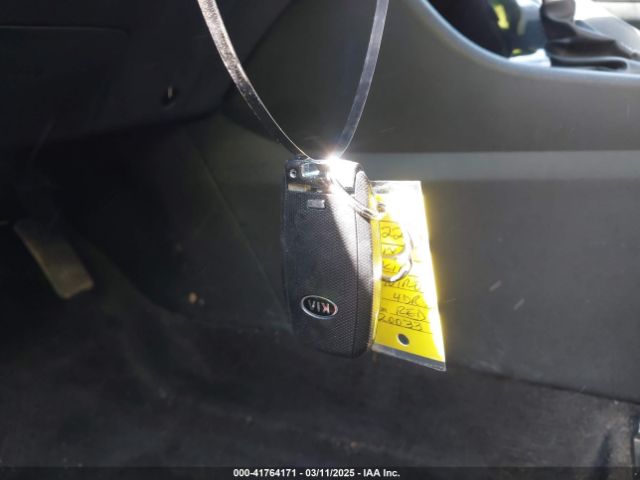 KNDCE3LC6J5119973 KIA Niro Touring