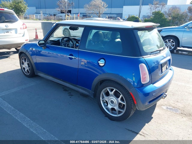 2005 MINI COOPER S WMWRE33425TG95600 Photo 2
