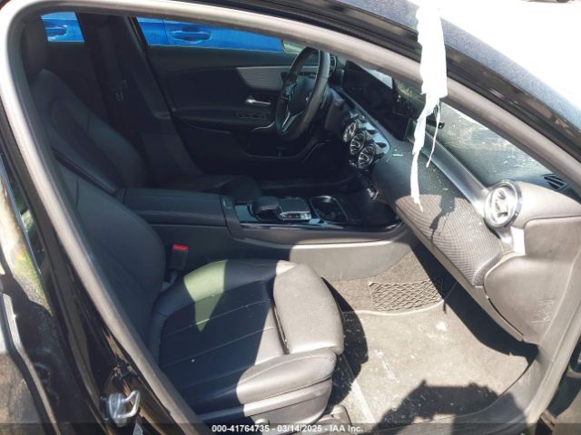 WDD3G4EB6LW037703 Mercedes-Benz A 220