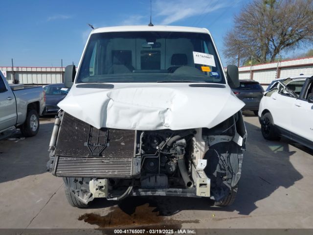 WD3PE7ED3KT006374 Mercedes-Benz Sprinter 1500 Standard Roof I4
