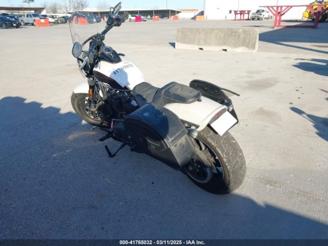 2022 HARLEY-DAVIDSON FXFBS 1HD1YLK14NB013090 Photo 2