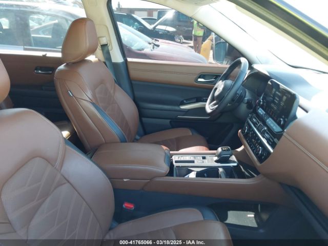 5N1DR3DG3RC209787 Nissan Pathfinder Platinum Fwd