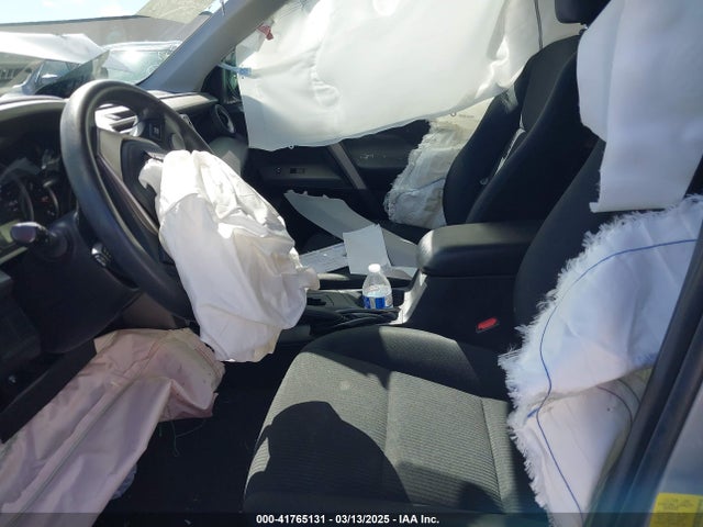 2T3ZFREVXGW288162 Toyota RAV4 LE