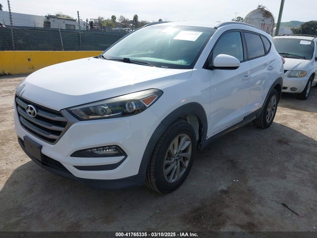 Hyundai TUCSON SE 2016 KM8J33A44GU063082 Image 2
