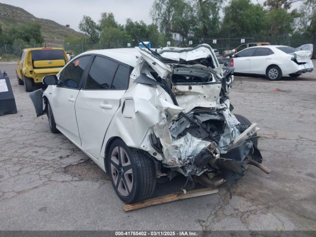 JTDKARFU3H3031631 Toyota Prius Three Touring